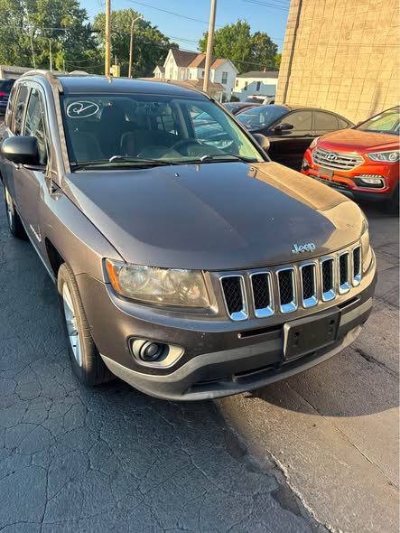 A picture of 2016 Jeep compass