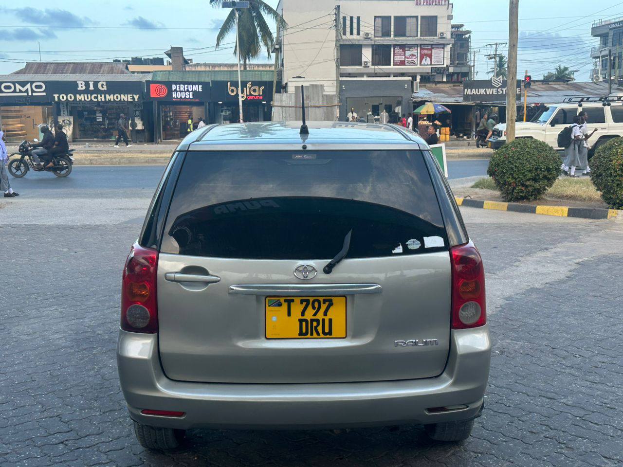 A picture of Toyota Raum 0767058883