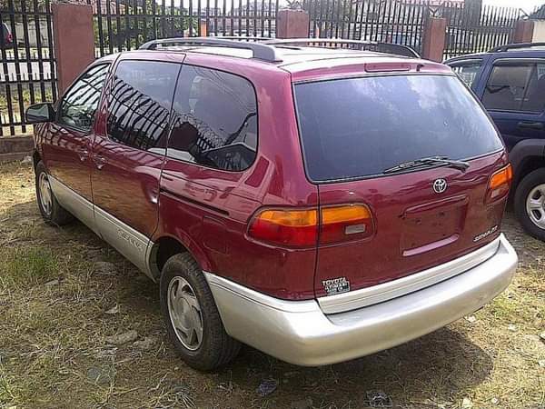 A picture of THIS IS LAGOS CLEARED TOYOTA SIENNA 1999 MODEL FEATURES ARE