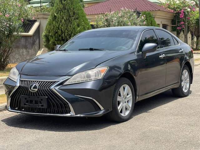 A picture of Lexus Es350