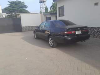 A picture of Toyota Camry 2000 TINY LIGHT