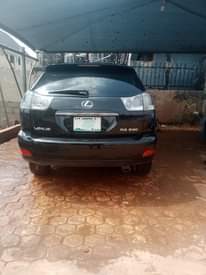 A picture of Lexus Rx400h in a perfect condition going for 3 5m
