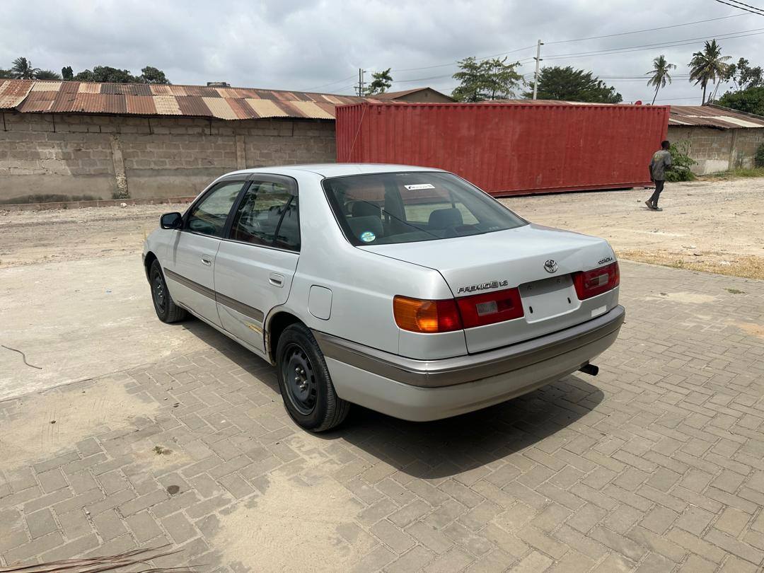 A picture of TOYOTA PREMIO OLD