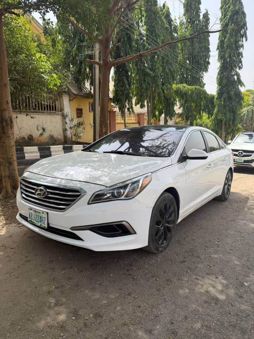 A picture of SELLING 2016 sonata with sharp 360 proxy sensors with full