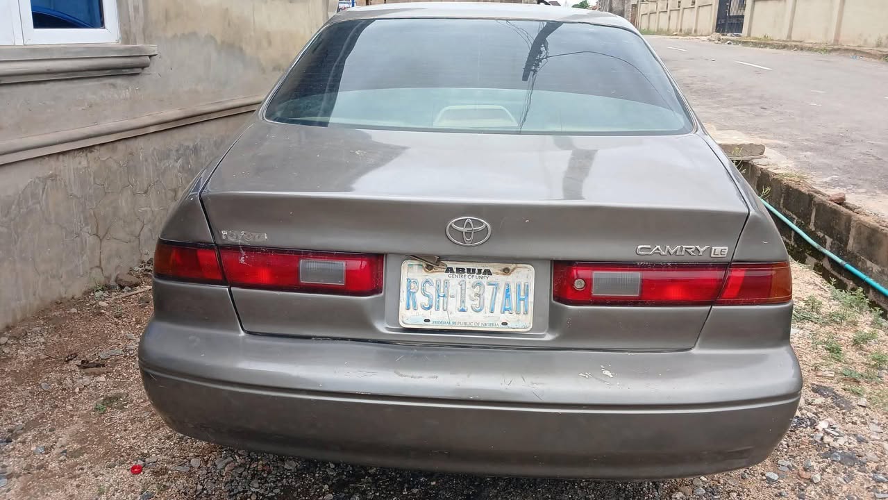 A picture of 2000 Toyota camry