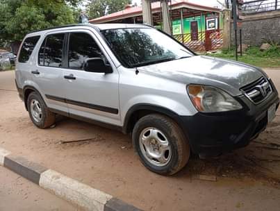 A picture of 2004 Honda CRV First body