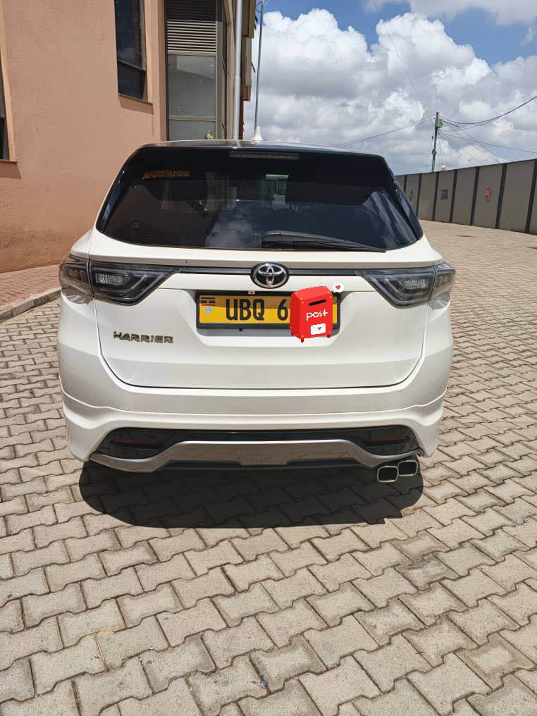 A picture of Toyota harrier 55m