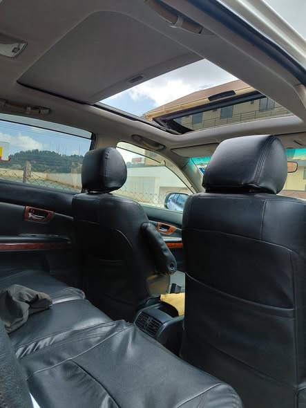 A picture of Harrier 2008 sunroof 28m 0759700430