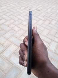 A picture of LG Q6 32 GB 3 GB UNOTICABLE CRACK AT THE