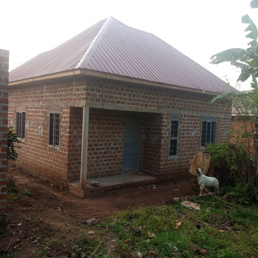 A picture of Selling house