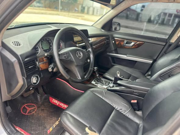 A picture of URGENT SALESBenz Glk 350 4matic 2012 model raw first body