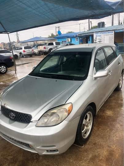 A picture of URGENT SALES FIRST GRADE BODY Toyota Matrix 2004 direct Going