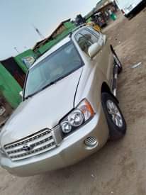 A picture of Toyota Highlander 03