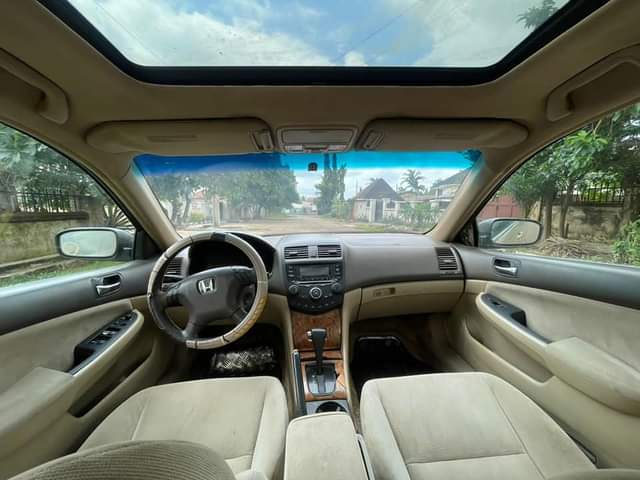 A picture of Honda Accord 2005 model 4 sale