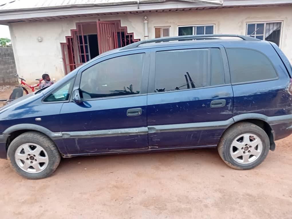 A picture of 2002 Opel zafira
