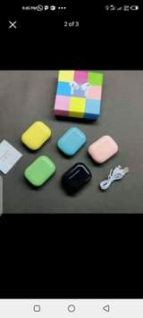 A picture of Blue tooth earpods