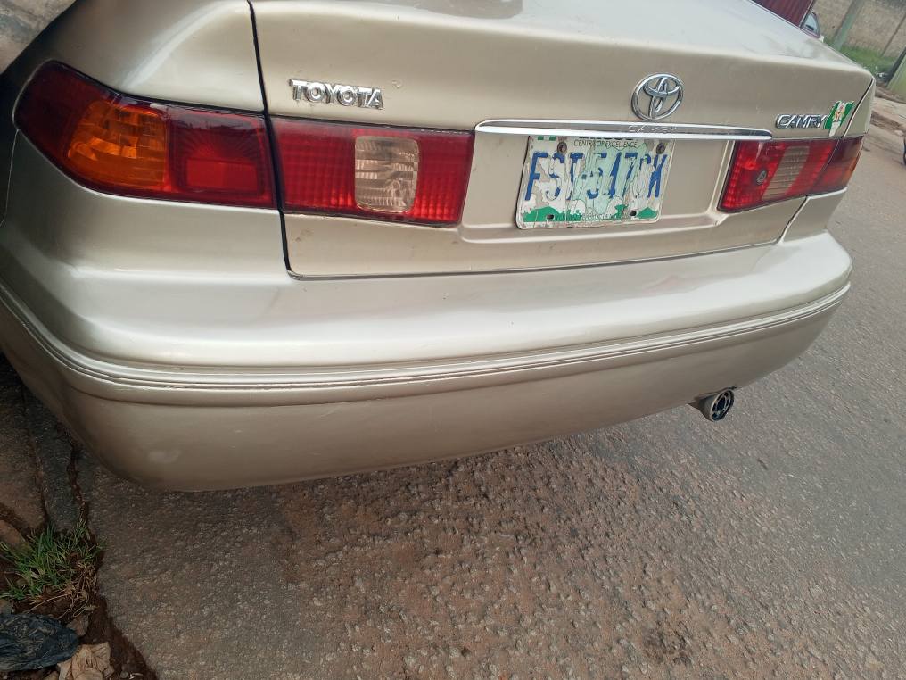 A picture of Toyota Camry droplight