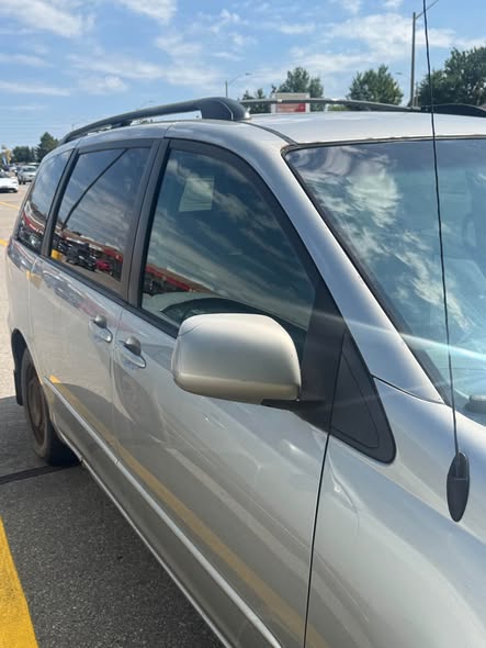A picture of 2004 Sienna 3 3L v6