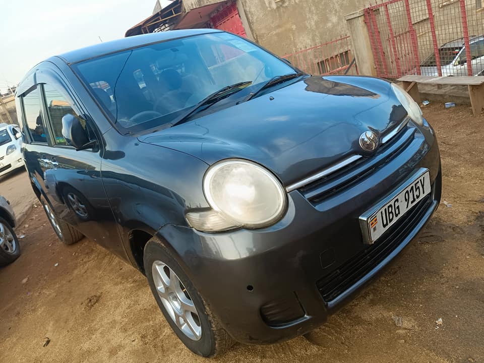A picture of Toyota SIENTA UBG
