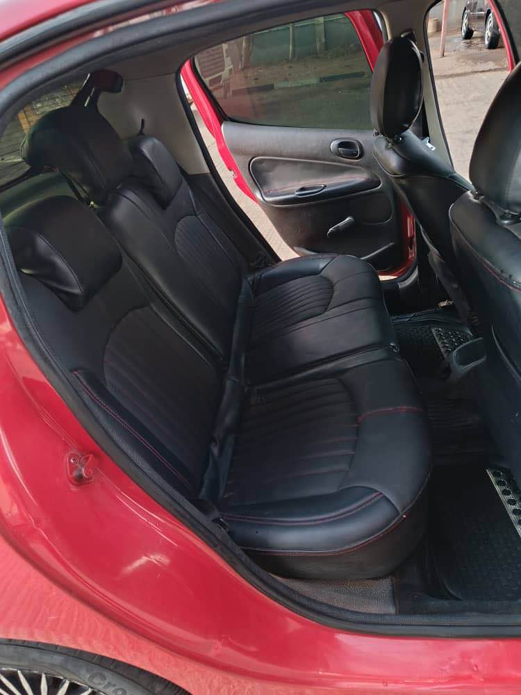 A picture of PEUGEOT 206