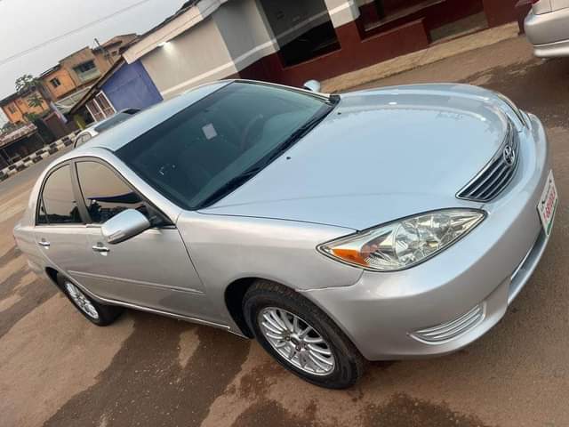 A picture of 2004 TOYOTA CAMRY LE