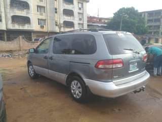 A picture of First body Toyota sienna for sale call 08037665153