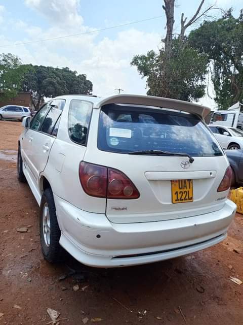 A picture of Toyota Harrier