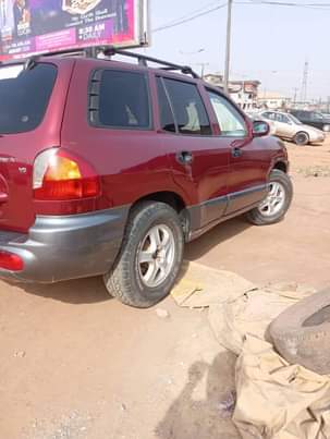 A picture of 2005 Hyundai Santa Fe Toyota engine