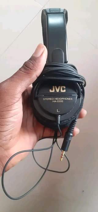 A picture of Nakupa headphone za waya used from UK kwa 60 000