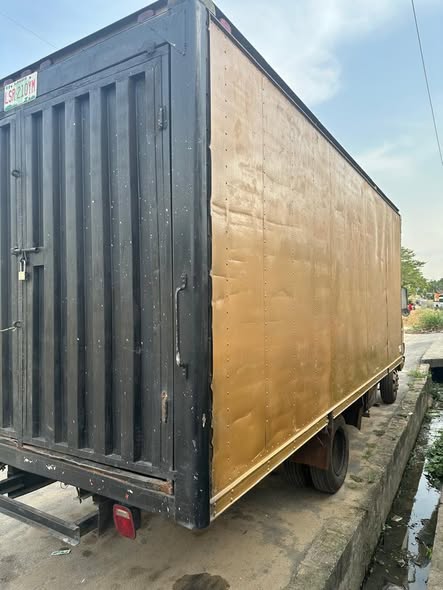 A picture of Neatly Used Isusu Truck