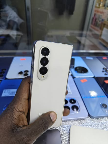 A picture of SAMSUNG GALAXY Z FOLD 4