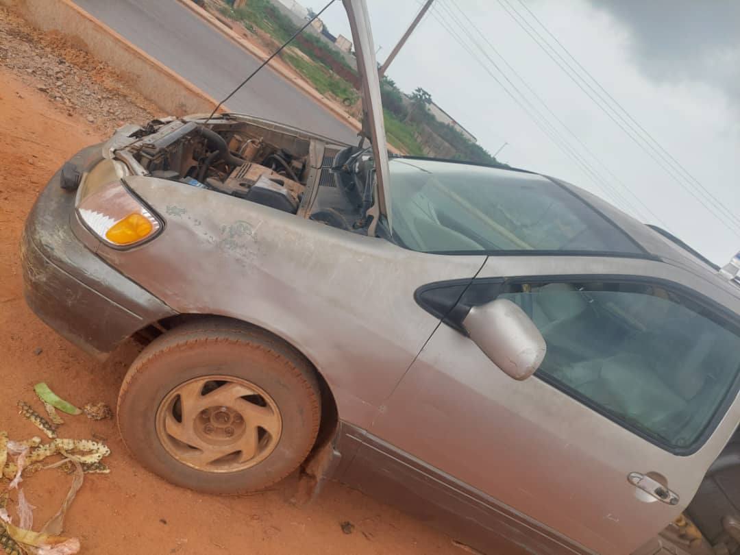A picture of Toyota sienna 2002 registered 09066107030 
