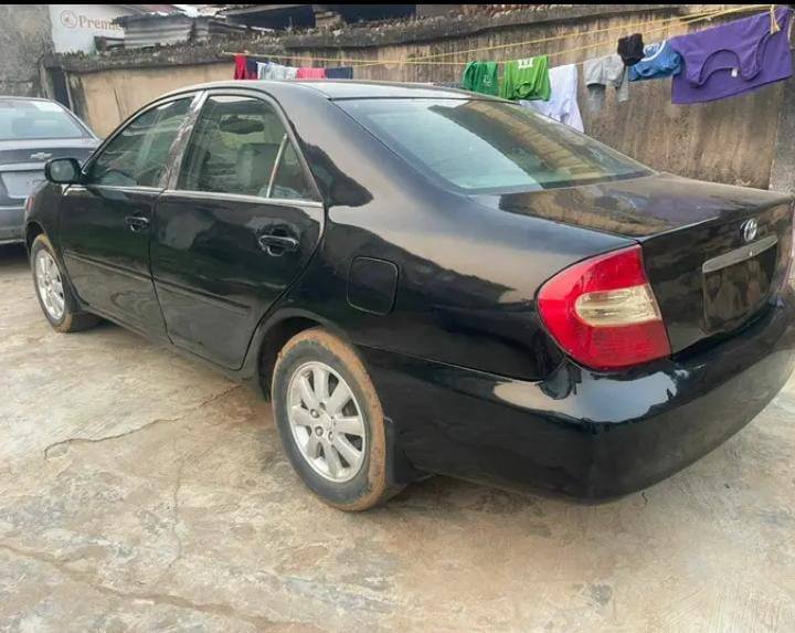 A picture of Toyota Camry XLE 04