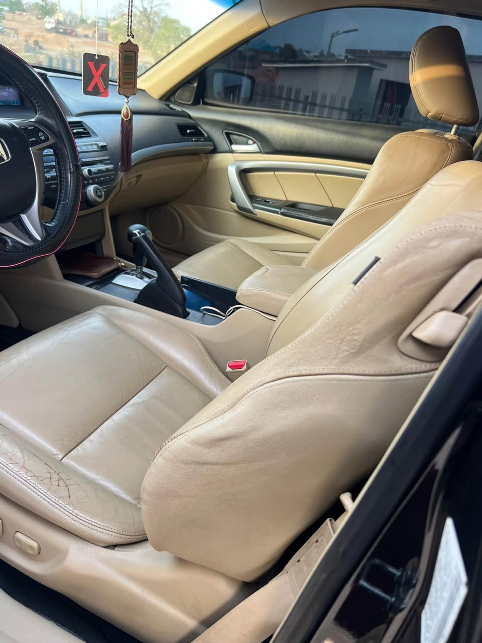 A picture of Honda Accord 2010 V6
