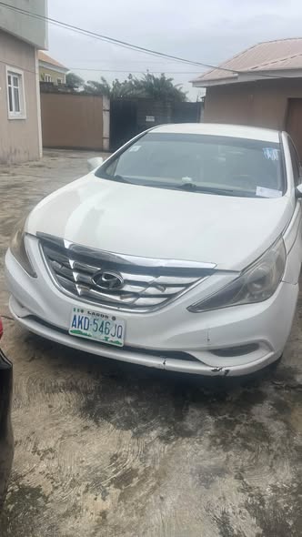 A picture of Hyundai Sonata 2013