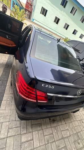 A picture of Registered 010 E350 full options with panoramic roof sucking key