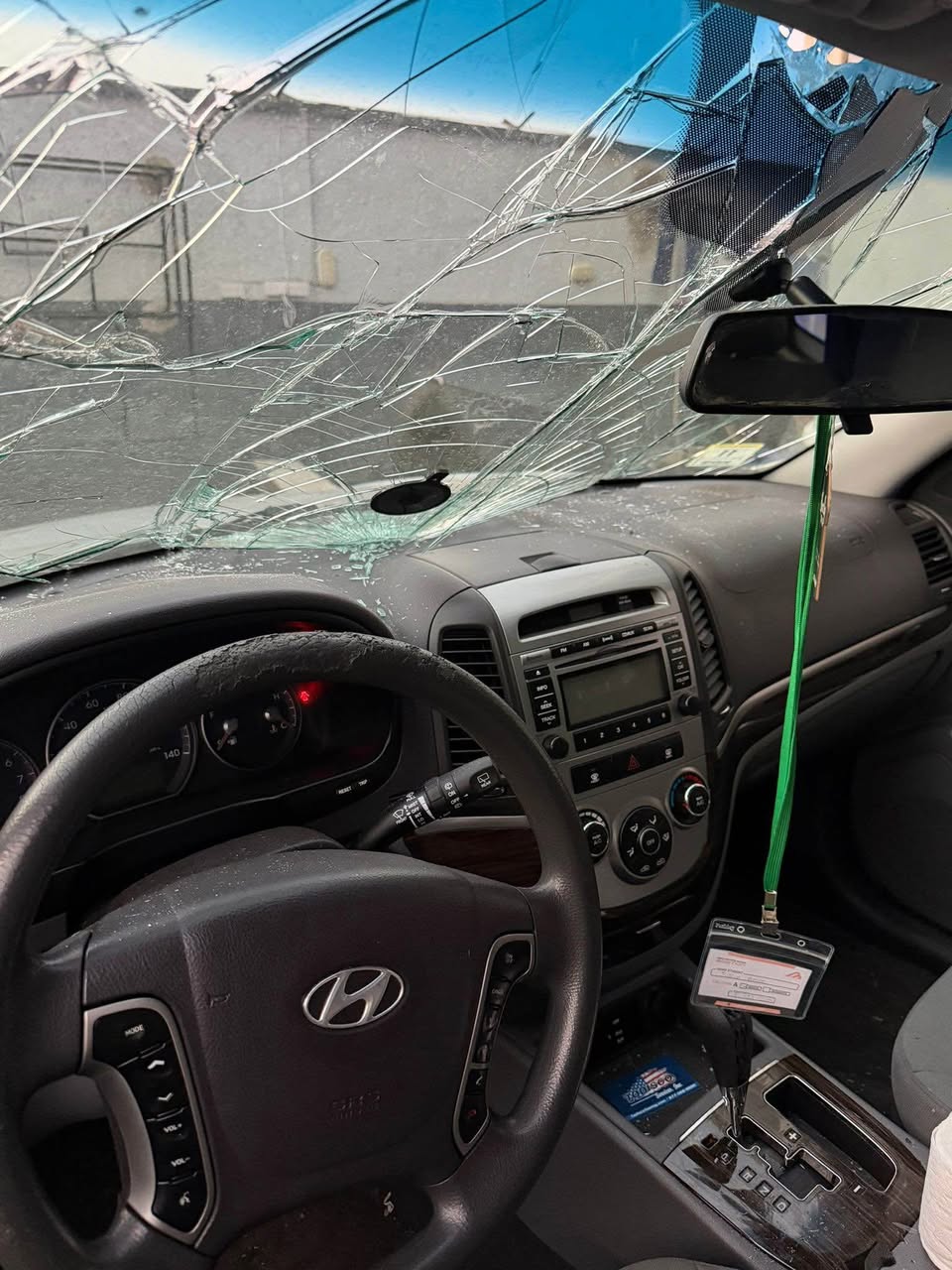 A picture of Hyundai Santafe 2012