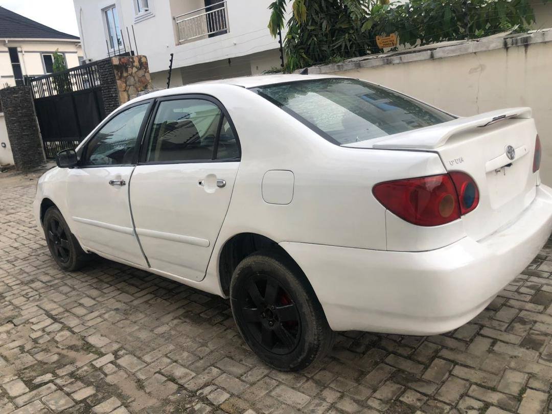 A picture of Toyota corolla 2004