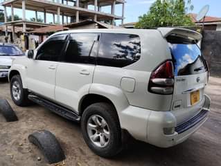 A picture of TOYOTA PRADO 120
