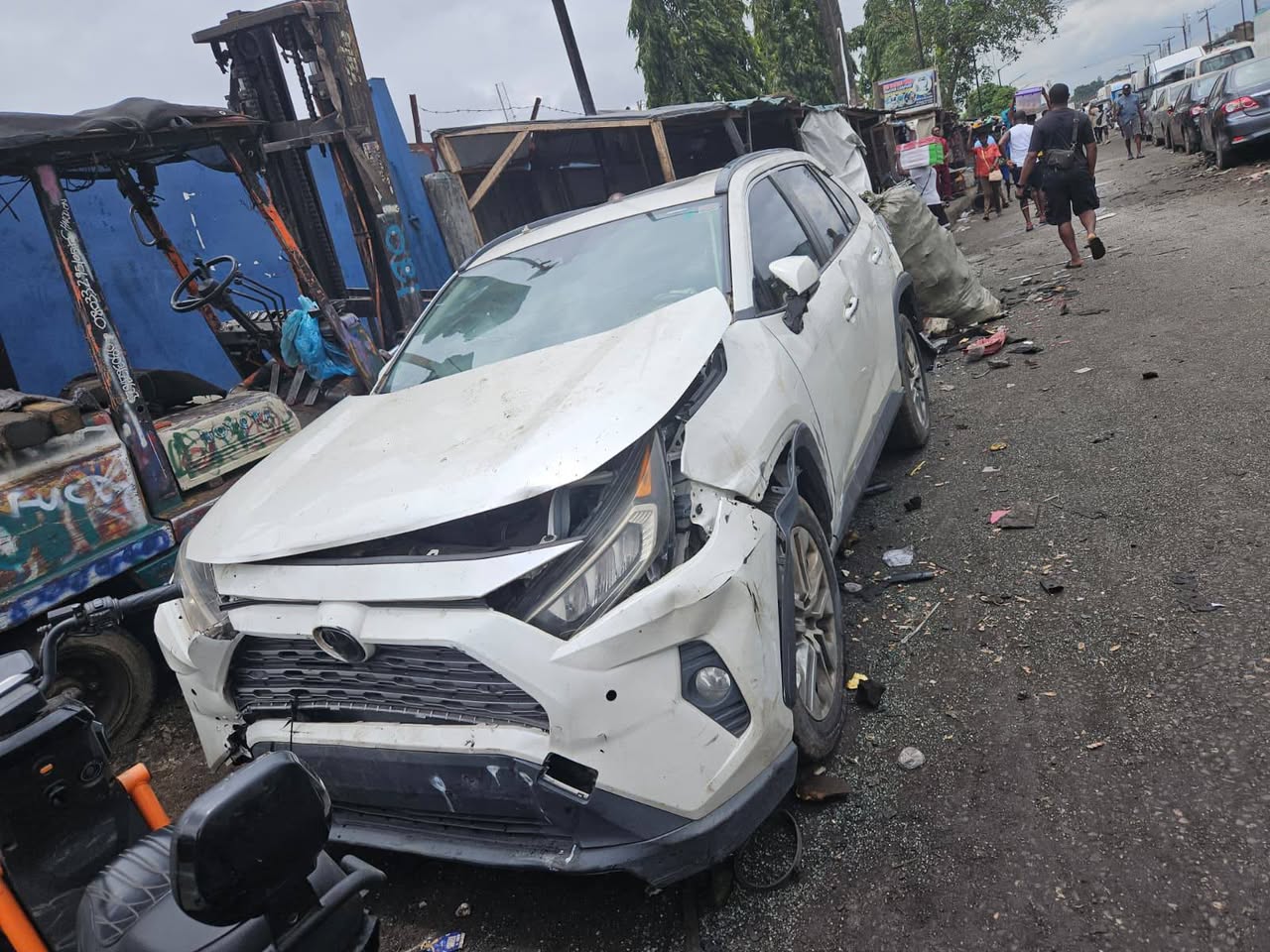 A picture of Buy And Fix Foreign Used Toyota Rav4 2019 Model