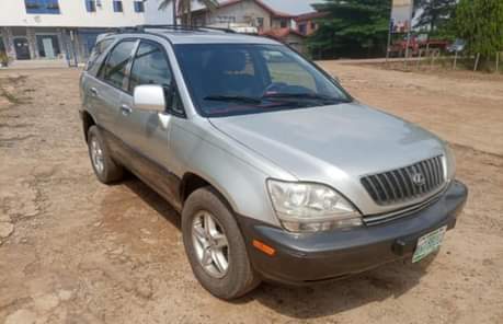 A picture of DANNY YUNG Smarts Autos Neat Lexus Rx 300 02 Very
