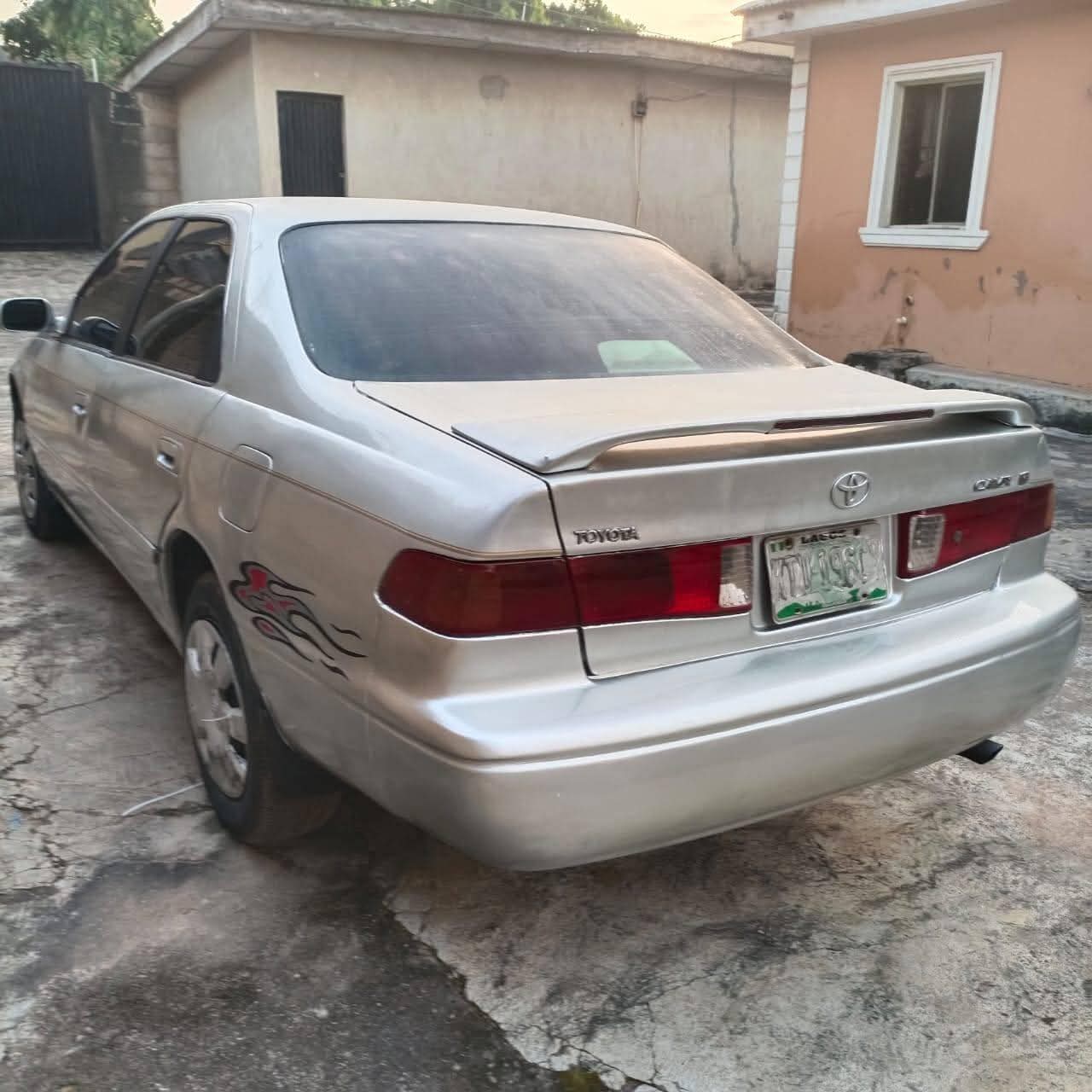 A picture of 2000 Toyota camry