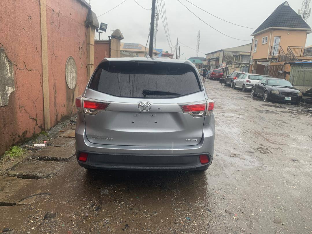 A picture of 2015 Toyota Highlander LE