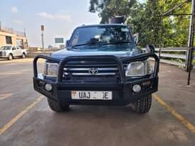 A picture of Land cruiser Prado