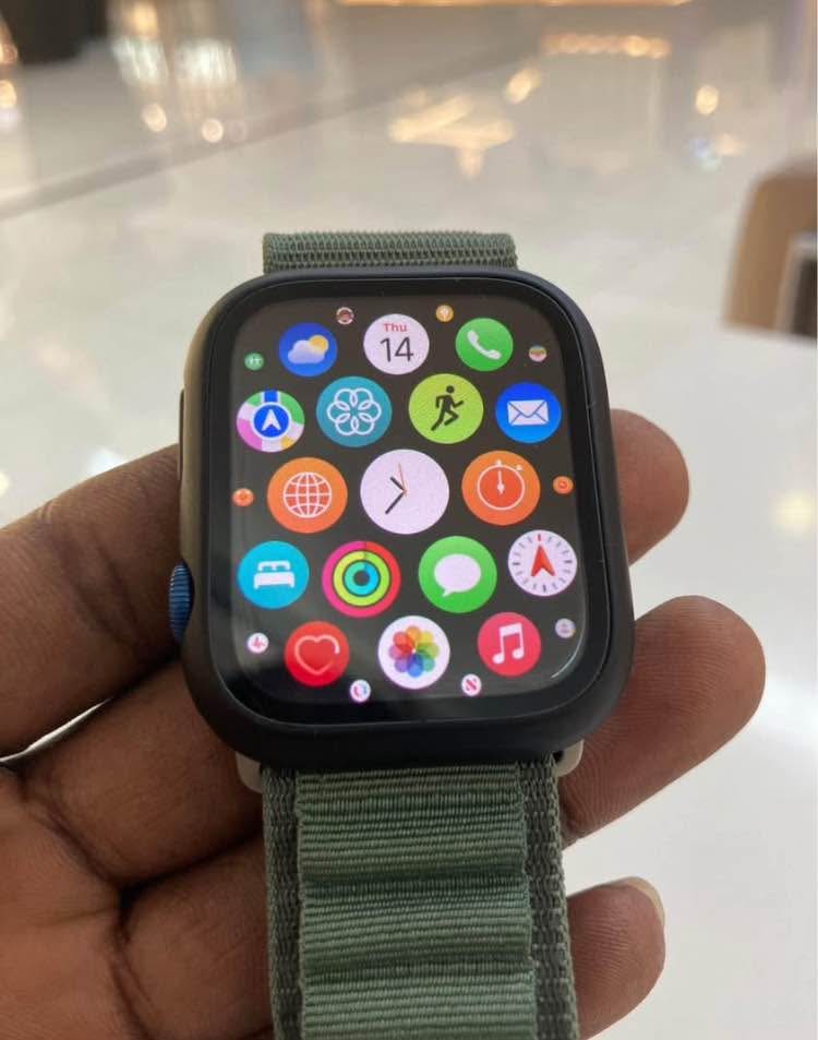 A picture of Apple is Watch Series 7 45mm gps cellular aluminum abyss