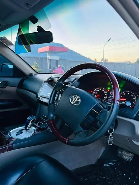 A picture of Toyota makx