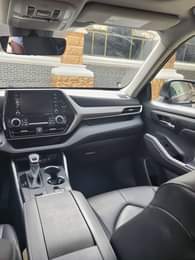 A picture of Sharp deal 2022 Toyota Highlander XLE foreign price 35million with