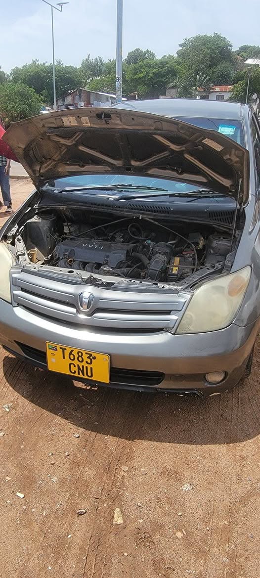 A picture of Toyota ist0747752933