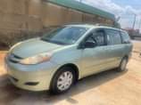 A picture of This is Toyota Sienna 2007 model pure first body just