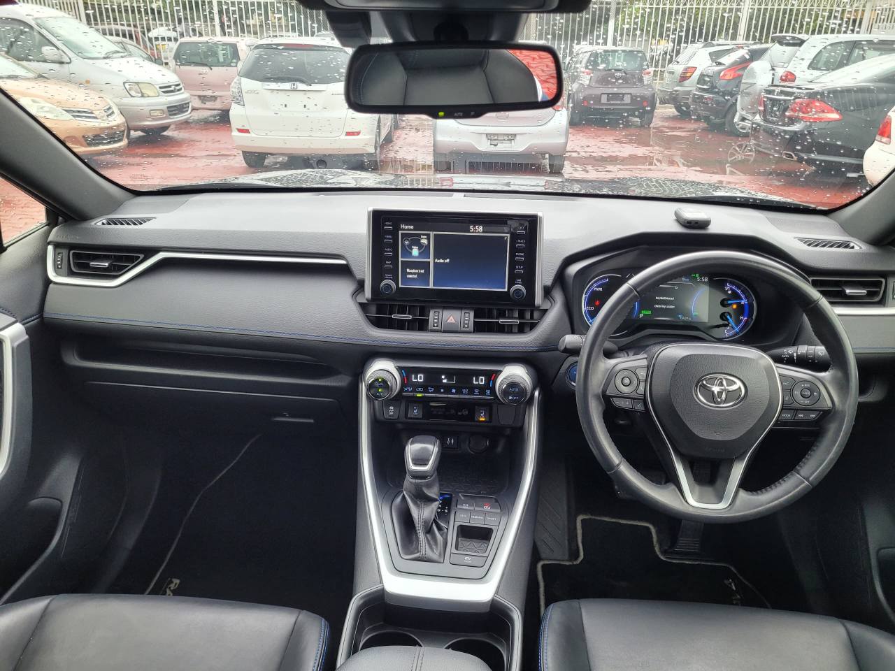 A picture of TOYOTA RAV4 HYBRID